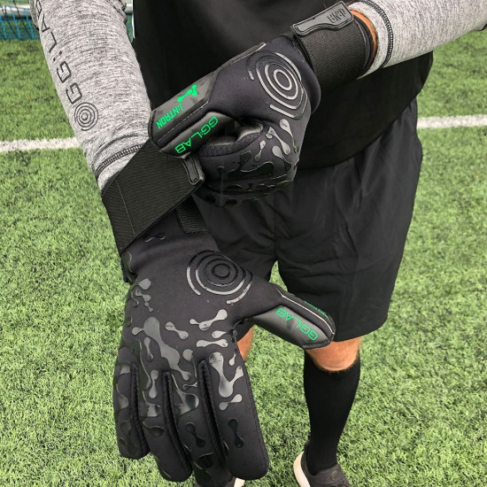 Sarung Tangan Kiper Gloveglu Lab Intron Black 901002