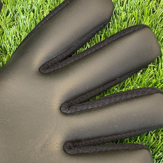 Sarung Tangan Kiper Gloveglu Lab Intron Black 901002 Sarung Tangan Kiper Gloveglu Lab Intron Black 901002