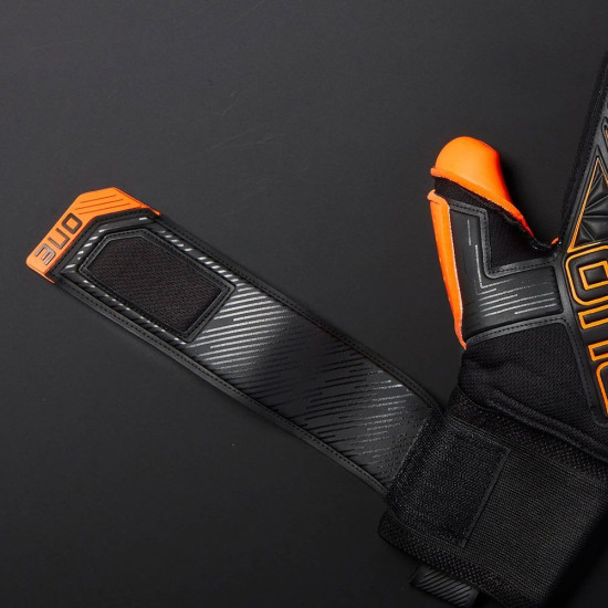 Sarung Tangan Kiper One Apex Magma Black Orange GLV-APEX-MA Sarung Tangan Kiper One Apex Magma Black Orange GLV-APEX-MA