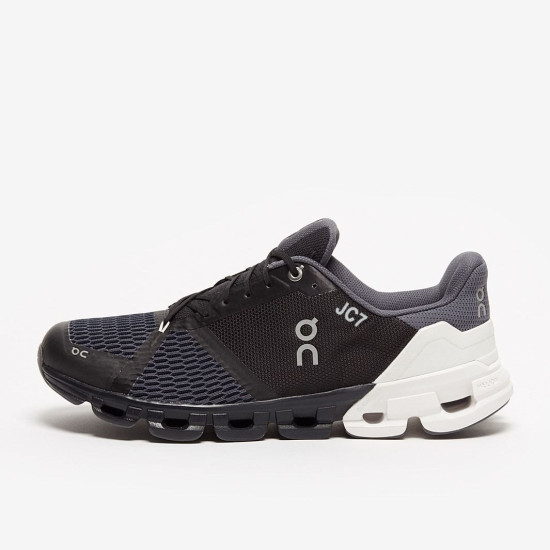 Sepatu Lari On Cloudflyer Black White M21.99631 Sepatu Lari On Cloudflyer Black White M21.99631