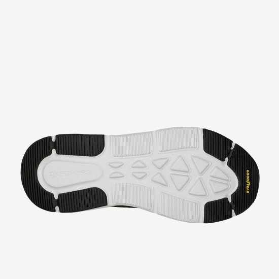 Sepatu Lari Skechers Max Cushioning Delta Black White 220351-BKW Sepatu Lari Skechers Max Cushioning Delta Black White 220351-BKW