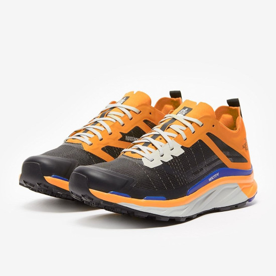 Sepatu Lari The North Face Vectiv Infinite Tnf Black Cone Orange NF0A4T3N84P